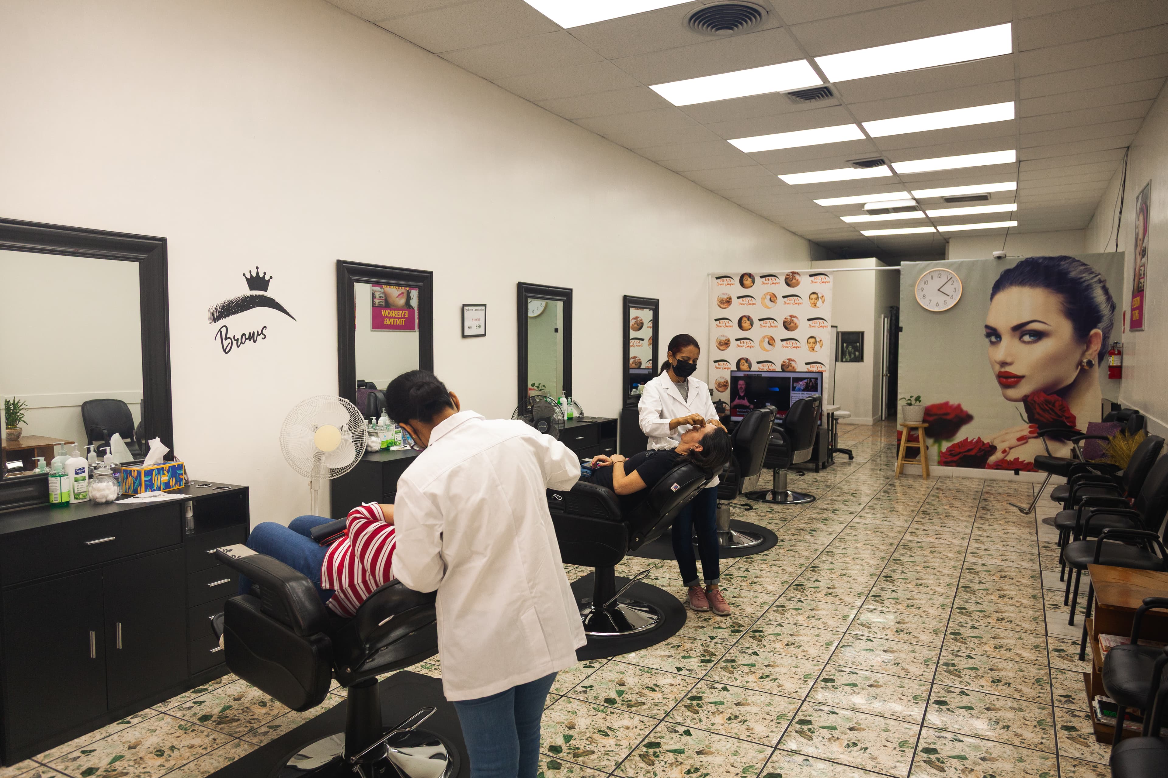 Reva Brow Shapes salon interior in Lawndale